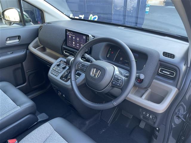 フリード e:HEVエアー EX 登録済未使用車/純正9インチナビ/ホンダセンシング/バックカメラ/クルーズコントロール/ハーフレザーシート/シートヒーター/電子パーキング ブラインドスポットモニター/純正アルミホイール(18枚目)