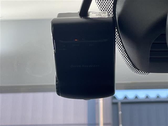 ノート メダリスト X Vセレクション+セーフティII 禁煙車/純正ナビ/ハーフレザーシート/全方位カメラ/クリアランスソナー/レーンキープアシスト/衝突軽減ブレーキ/LEDヘッドライト/オートライト/プッシュスタート/スマートキー(6枚目)