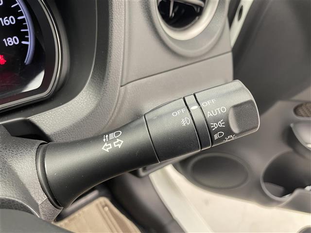 ノート メダリスト X Vセレクション+セーフティII 禁煙車/純正ナビ/ハーフレザーシート/全方位カメラ/クリアランスソナー/レーンキープアシスト/衝突軽減ブレーキ/LEDヘッドライト/オートライト/プッシュスタート/スマートキー(13枚目)