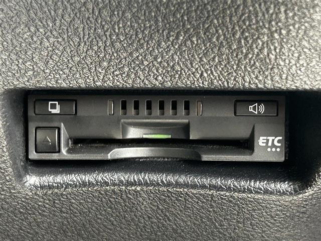 シエンタ ハイブリッドＧ　クエロ　純正９インチナビ／全方位カメラ／デジタルインナーミラー／ハーフレザーシート／シートヒーター／ステアリングヒーター／クルーズコントロール／両側パワースライドドア／ＥＴＣ／前後ドライブレコーダー（10枚目）