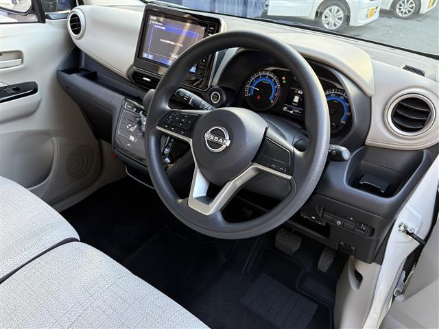 デイズ Ｘ　純正９インチナビ　Ｂｌｕｅｔｏｏｔｈ／ＳＤ／フルセグ／ＥＴＣ／全方位カメラ／コーナーセンサー／衝突軽減装置／ステアリングスイッチ／パワーステアリング／純正アルミホイール／オートライト／スマートキー（19枚目）