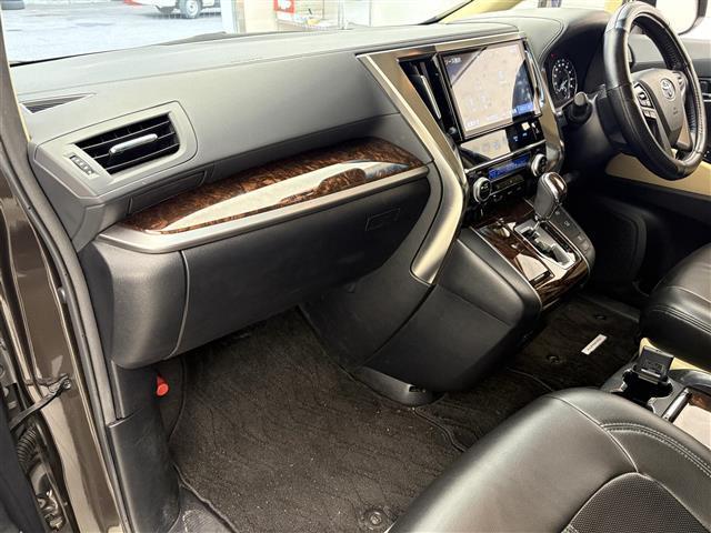 アルファード 2.5X 禁煙車/純正10型ナビ/純正フリップダウンモニター/両側パワースライドドア/レーダークルコン/クリアランスソナー/ブラインドスポットモニター/LED/オートハイビーム/デジタルインナーミラー/ETC(25枚目)