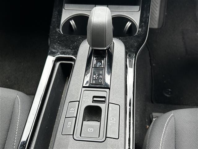 プリウス Ｇ　純正８インチナビ／全方位カメラ／モデリスタエアロ／追従クルーズコントロール／シートヒーター／純正１９インチアルミホイール／ＥＴＣ２．０／前後ドライブレコーダー／オートブレーキホールド／オートハイビーム（12枚目）