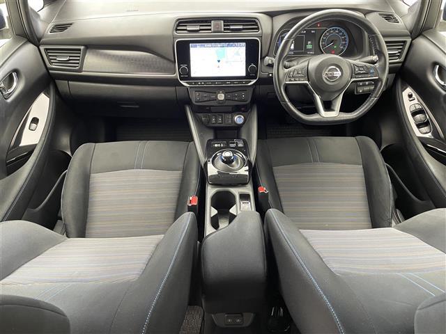 リーフ Ｘ　Ｖセレクション　禁煙車／純正９インチナビ／プロパイロット／全方位カメラ／電子パーキングブレーキ／デジタルインナーミラー／シートヒーター／ステアリングヒーター／ブラインドスポットモニター／ＥＴＣ２．０／オートライト（2枚目）