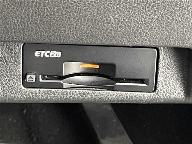 リーフ Ｘ　Ｖセレクション　禁煙車／純正９インチナビ／プロパイロット／全方位カメラ／電子パーキングブレーキ／デジタルインナーミラー／シートヒーター／ステアリングヒーター／ブラインドスポットモニター／ＥＴＣ２．０／オートライト（3枚目）