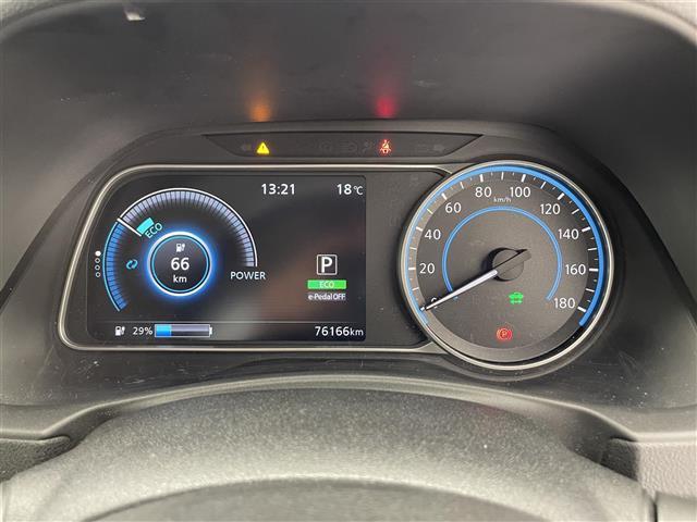 リーフ Ｘ　Ｖセレクション　禁煙車／純正９インチナビ／プロパイロット／全方位カメラ／電子パーキングブレーキ／デジタルインナーミラー／シートヒーター／ステアリングヒーター／ブラインドスポットモニター／ＥＴＣ２．０／オートライト（9枚目）