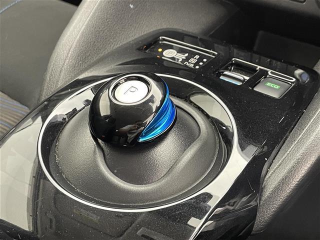 リーフ Ｘ　Ｖセレクション　禁煙車／純正９インチナビ／プロパイロット／全方位カメラ／電子パーキングブレーキ／デジタルインナーミラー／シートヒーター／ステアリングヒーター／ブラインドスポットモニター／ＥＴＣ２．０／オートライト（14枚目）