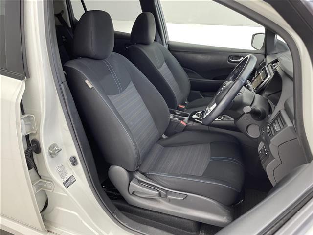 リーフ Ｘ　Ｖセレクション　禁煙車／純正９インチナビ／プロパイロット／全方位カメラ／電子パーキングブレーキ／デジタルインナーミラー／シートヒーター／ステアリングヒーター／ブラインドスポットモニター／ＥＴＣ２．０／オートライト（18枚目）