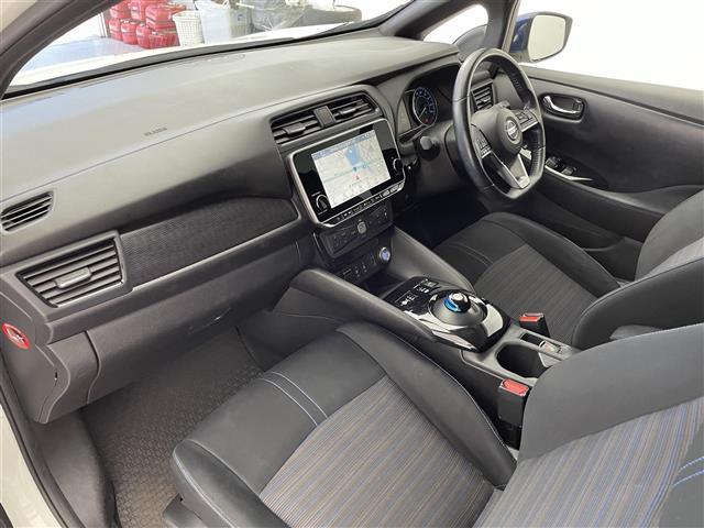 リーフ Ｘ　Ｖセレクション　禁煙車／純正９インチナビ／プロパイロット／全方位カメラ／電子パーキングブレーキ／デジタルインナーミラー／シートヒーター／ステアリングヒーター／ブラインドスポットモニター／ＥＴＣ２．０／オートライト（19枚目）