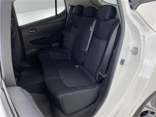リーフ Ｘ　Ｖセレクション　禁煙車／純正９インチナビ／プロパイロット／全方位カメラ／電子パーキングブレーキ／デジタルインナーミラー／シートヒーター／ステアリングヒーター／ブラインドスポットモニター／ＥＴＣ２．０／オートライト（22枚目）