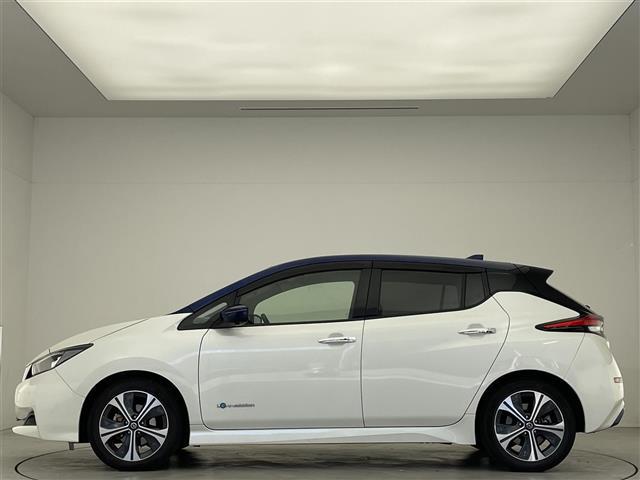 リーフ Ｘ　Ｖセレクション　禁煙車／純正９インチナビ／プロパイロット／全方位カメラ／電子パーキングブレーキ／デジタルインナーミラー／シートヒーター／ステアリングヒーター／ブラインドスポットモニター／ＥＴＣ２．０／オートライト（30枚目）