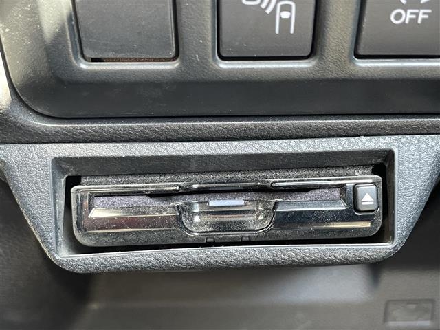 フォレスター プレミアム 禁煙車/純正ナビ/追従クルーズコントロール/ブラインドスポットモニター/バックカメラ/ETC/ステアリングスイッチ/ステアリングヒーター/ハーフレザーシート/シートヒーター/パワーシート/LEDライト(8枚目)