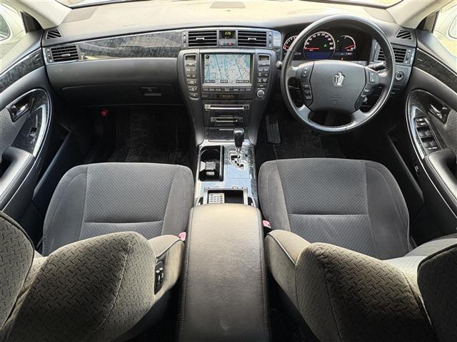 クラウン アスリート プレミアムエディション 純正8インチナビ/バックカメラ/電動リアゲート/クルーズコントロール/パワーシート/ステアリングリモコン/オートライト/アダプティブフロントライティングシステム/コーナーセンサー/ETC(4枚目)