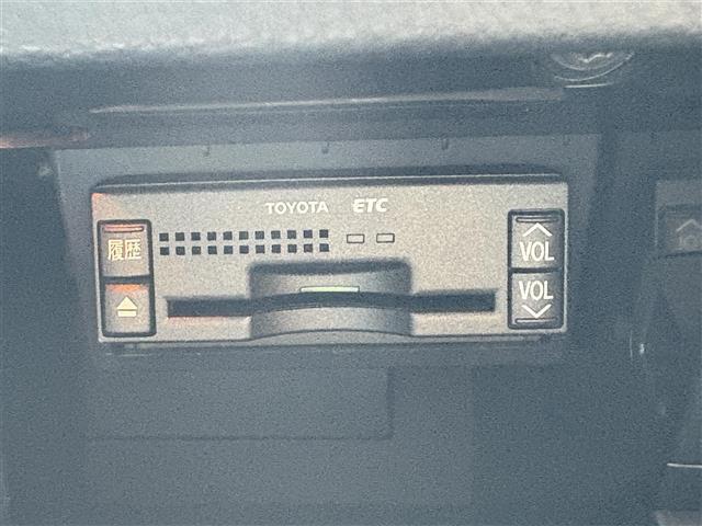 クラウン アスリート プレミアムエディション 純正8インチナビ/バックカメラ/電動リアゲート/クルーズコントロール/パワーシート/ステアリングリモコン/オートライト/アダプティブフロントライティングシステム/コーナーセンサー/ETC(8枚目)