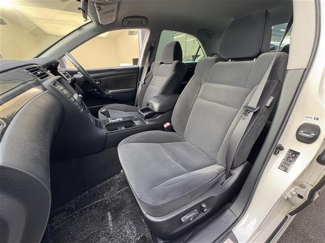 クラウン アスリート プレミアムエディション 純正8インチナビ/バックカメラ/電動リアゲート/クルーズコントロール/パワーシート/ステアリングリモコン/オートライト/アダプティブフロントライティングシステム/コーナーセンサー/ETC(20枚目)