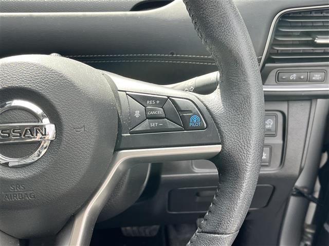 セレナ ハイウェイスター VセレクションII 禁煙車/純正9インチナビ/全方位カメラ/純正フリップダウンモニター/両側パワースライドドア/プロパイロット/クリアランスソナー/前後ドラレコ/LEDヘッドライト/ビルトインETC/プッシュスタート(10枚目)