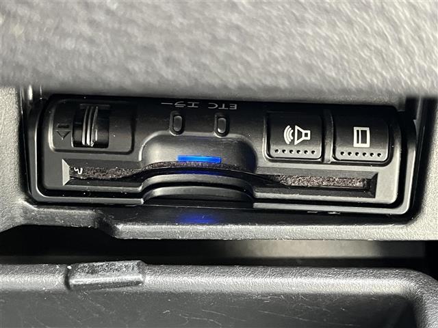 セレナ ハイウェイスター VセレクションII 禁煙車/純正9インチナビ/全方位カメラ/純正フリップダウンモニター/両側パワースライドドア/プロパイロット/クリアランスソナー/前後ドラレコ/LEDヘッドライト/ビルトインETC/プッシュスタート(11枚目)