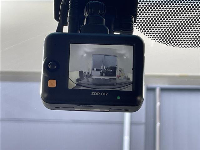 ランドクルーザープラド ＴＸ　Ｌパッケージ　マットブラックエディション　禁煙車／純正９インチナビ／バックカメラ／サンルーフ／追従クルーズコントロール／ＥＴＣ／前後ドライブレコーダー／シートヒーター／パワーシート／コーナーセンサー／電動格納サードシート／本革シート／ＬＥＤ（8枚目）