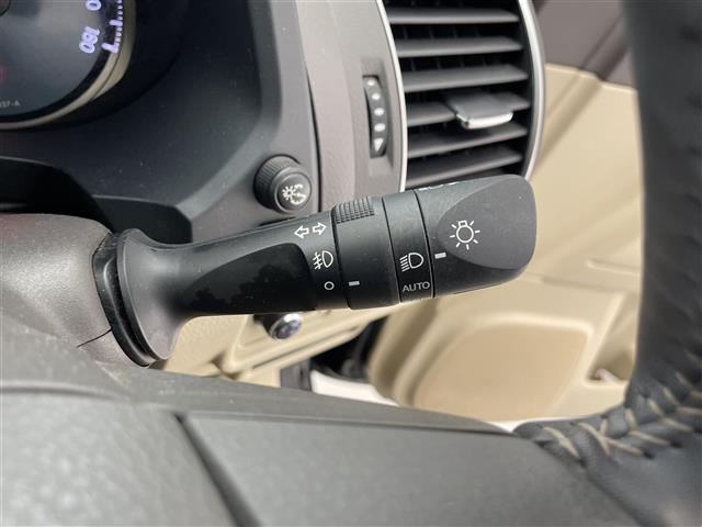 ランドクルーザープラド ＴＸ　Ｌパッケージ　マットブラックエディション　禁煙車／純正９インチナビ／バックカメラ／サンルーフ／追従クルーズコントロール／ＥＴＣ／前後ドライブレコーダー／シートヒーター／パワーシート／コーナーセンサー／電動格納サードシート／本革シート／ＬＥＤ（17枚目）