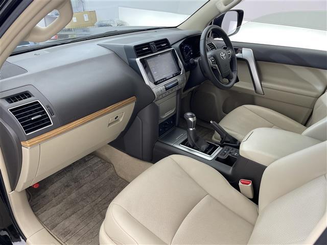 ランドクルーザープラド ＴＸ　Ｌパッケージ　マットブラックエディション　禁煙車／純正９インチナビ／バックカメラ／サンルーフ／追従クルーズコントロール／ＥＴＣ／前後ドライブレコーダー／シートヒーター／パワーシート／コーナーセンサー／電動格納サードシート／本革シート／ＬＥＤ（24枚目）