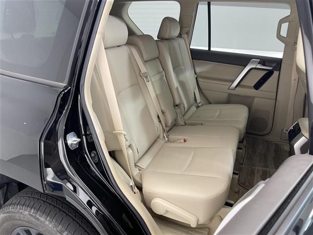 ランドクルーザープラド ＴＸ　Ｌパッケージ　マットブラックエディション　禁煙車／純正９インチナビ／バックカメラ／サンルーフ／追従クルーズコントロール／ＥＴＣ／前後ドライブレコーダー／シートヒーター／パワーシート／コーナーセンサー／電動格納サードシート／本革シート／ＬＥＤ（26枚目）