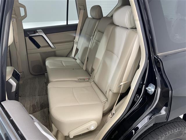 ランドクルーザープラド ＴＸ　Ｌパッケージ　マットブラックエディション　禁煙車／純正９インチナビ／バックカメラ／サンルーフ／追従クルーズコントロール／ＥＴＣ／前後ドライブレコーダー／シートヒーター／パワーシート／コーナーセンサー／電動格納サードシート／本革シート／ＬＥＤ（27枚目）