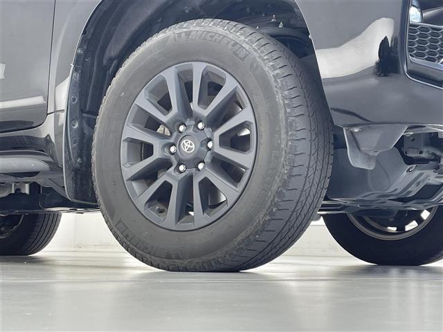 ランドクルーザープラド ＴＸ　Ｌパッケージ　マットブラックエディション　禁煙車／純正９インチナビ／バックカメラ／サンルーフ／追従クルーズコントロール／ＥＴＣ／前後ドライブレコーダー／シートヒーター／パワーシート／コーナーセンサー／電動格納サードシート／本革シート／ＬＥＤ（32枚目）