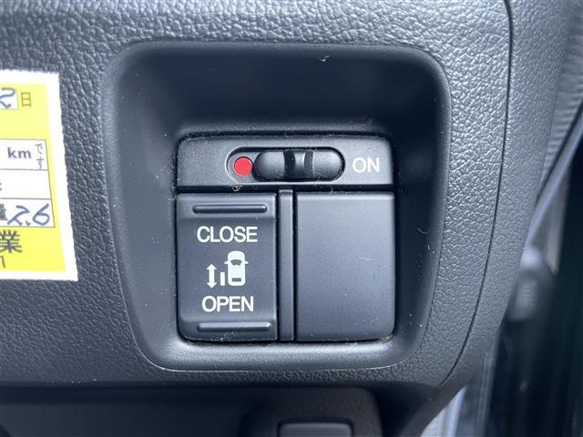 N-BOXカスタム G・Aパッケージ 禁煙車/社外メモリーナビ/バックカメラ/片側パワースライドドア/衝突被害軽減システム/プッシュスタート/スマートキー/ステアリングリモコン/横滑り防止装置/オートライト/フロアマット(8枚目)