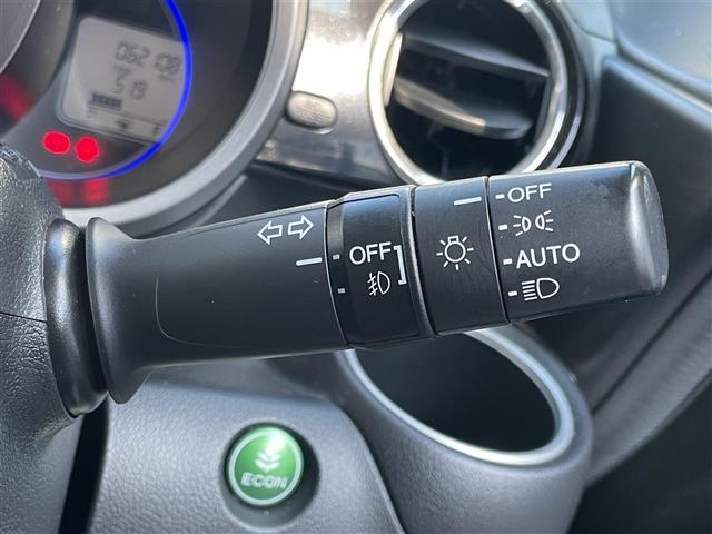 N-BOXカスタム G・Aパッケージ 禁煙車/社外メモリーナビ/バックカメラ/片側パワースライドドア/衝突被害軽減システム/プッシュスタート/スマートキー/ステアリングリモコン/横滑り防止装置/オートライト/フロアマット(11枚目)