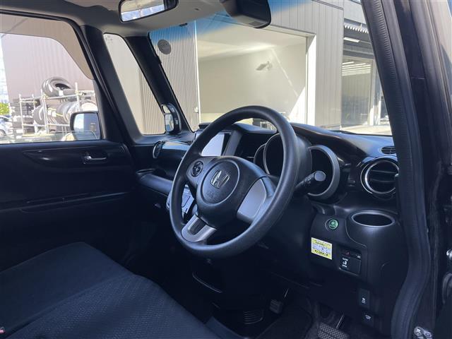 N-BOXカスタム G・Aパッケージ 禁煙車/社外メモリーナビ/バックカメラ/片側パワースライドドア/衝突被害軽減システム/プッシュスタート/スマートキー/ステアリングリモコン/横滑り防止装置/オートライト/フロアマット(15枚目)