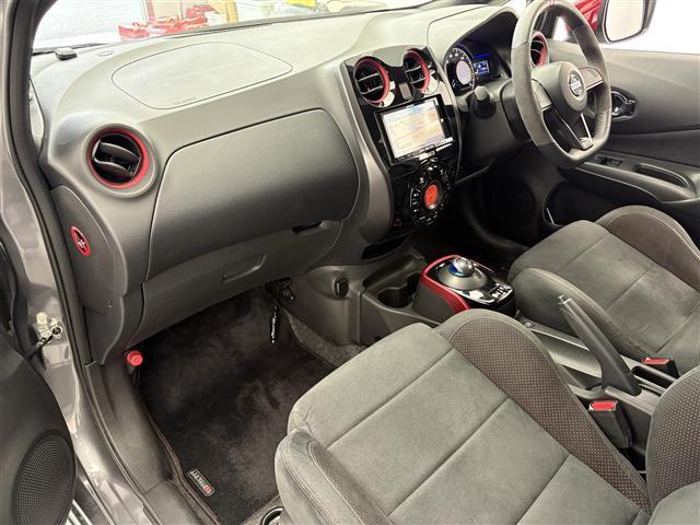 ノート ｅ－パワー　ニスモ　禁煙車／社外ナビ／ＬＥＤヘッドライト／コーナーセンサー／レーンキープアシスト／ドライブレコーダー／ＣＤ／ＤＶＤ／フルセグ／Ｂｌｕｅｔｏｏｔｈ／盗難防止／スマートキー／ＥＴＣ（13枚目）