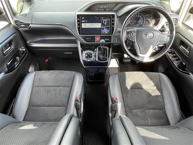 ヴォクシー ＺＳ　煌ＩＩＩ　禁煙車／純正１０インチナビ／純正フリップダウンモニター／バックカメラ／両側電動パワースライドドア／ハーフレザーシート／クリアランスソナー／ＬＤＡ／ＰＣＳ／ＬＥＤ／ＡＨＢ／前後ドライブレコーダー（2枚目）