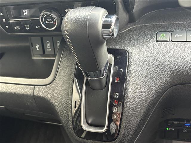 N-BOXカスタム Lターボ 禁煙車/純正8インチナビ/Bluetooth/DVD/フルセグ/AppleCarPLay/Andoroid/側電動スライド/ハーフレザー/バックカメラ/リアソナー/フル追従クルーズコントロール(17枚目)