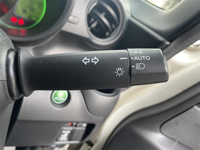 Ｎ－ＢＯＸ Ｇ・Ｌパッケージ　禁煙車／純正８型ナビ／バックカメラ／片側パワースライドドア／ＨＩＤヘッドライト／オートライト／プッシュスタート／スマートキー（12枚目）