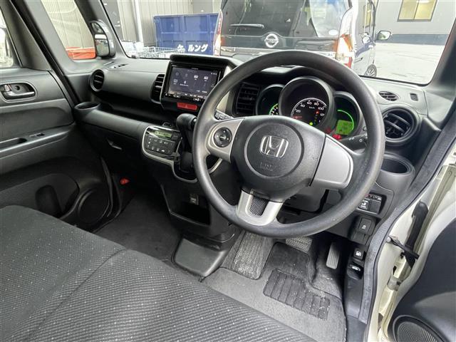 Ｎ－ＢＯＸ Ｇ・Ｌパッケージ　禁煙車／純正８型ナビ／バックカメラ／片側パワースライドドア／ＨＩＤヘッドライト／オートライト／プッシュスタート／スマートキー（16枚目）