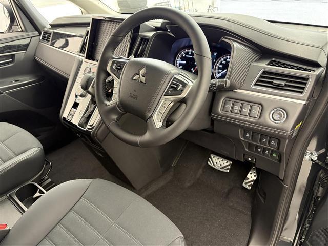 デリカD:5 シャモニー 登録済未使用車/両側パワースライドドア/全方位カメラ/ハーフレザーシート/シートヒーター/パワーシート/パワーバックドア/レーンキープアシスト/ステアリングヒーター/パドルシフト/スペアキー(15枚目)