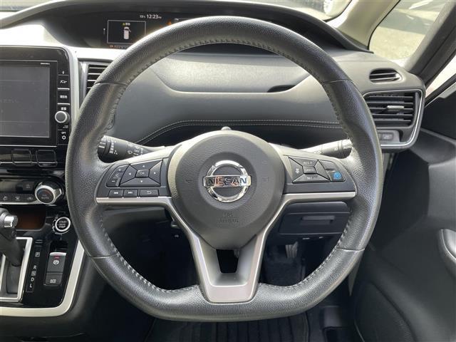 セレナ ハイウェイスター プロパイロットエディション 純正9インチナビ/Bluetooth/CD/DVD/USB/HDMI/フルセグ/前後ドラレコ/衝突軽減ブレーキ/バックカメラ/プロパイロット/電子パーキング/オートライト/両側電動スライドドア(9枚目)