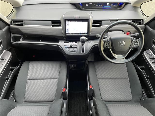 フリード Gブラックスタイル 禁煙車/純正9インチナビ/バックカメラ/ETC/前後ドラレコ/両側パワースライドドア/シートヒーター/LEDヘッドライト/ステアリングスイッチ/追従クルーズコントロール/レーンキープアシスト(3枚目)