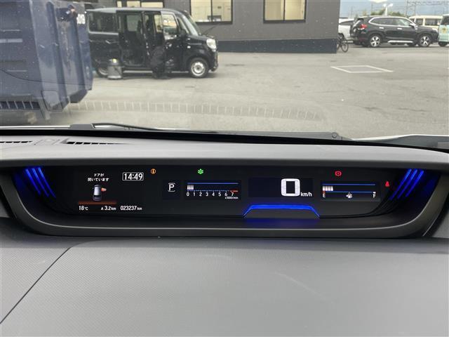 フリード Gブラックスタイル 禁煙車/純正9インチナビ/バックカメラ/ETC/前後ドラレコ/両側パワースライドドア/シートヒーター/LEDヘッドライト/ステアリングスイッチ/追従クルーズコントロール/レーンキープアシスト(11枚目)