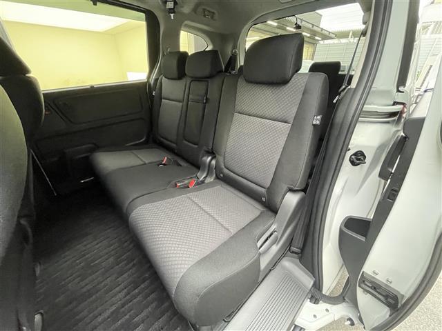 フリード Gブラックスタイル 禁煙車/純正9インチナビ/バックカメラ/ETC/前後ドラレコ/両側パワースライドドア/シートヒーター/LEDヘッドライト/ステアリングスイッチ/追従クルーズコントロール/レーンキープアシスト(23枚目)