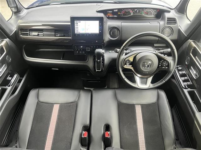 N-BOXカスタム G・Lターボホンダセンシング 禁煙車/純正7インチナビ/バックカメラ/ホンダセンシング/両側パワースライドドア/追従クルーズコントロール/D・Nシートヒーター/ハーフレザーシート/純正LEDヘッドライト/オートライト/スマートキー(4枚目)