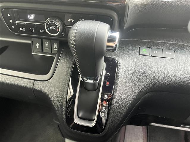 N-BOXカスタム G・Lターボホンダセンシング 禁煙車/純正7インチナビ/バックカメラ/ホンダセンシング/両側パワースライドドア/追従クルーズコントロール/D・Nシートヒーター/ハーフレザーシート/純正LEDヘッドライト/オートライト/スマートキー(17枚目)