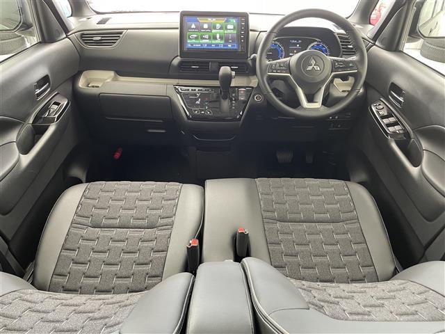 デリカミニ T プレミアム 禁煙車/未使用車/純正9インチディスプレイオーディオ/全方位カメラ/両側電動スライド/ハーフレザー/クリアランスソナー/LEDヘッドライト/オートライト/オートハイビーム/レーンキープ/シートヒーター(4枚目)