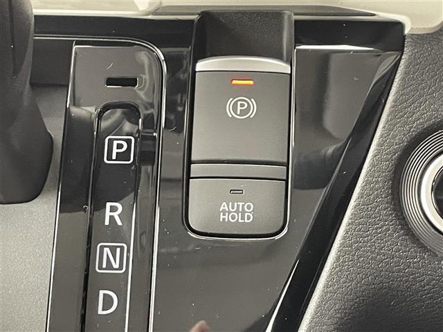 デリカミニ T プレミアム 禁煙車/未使用車/純正9インチディスプレイオーディオ/全方位カメラ/両側電動スライド/ハーフレザー/クリアランスソナー/LEDヘッドライト/オートライト/オートハイビーム/レーンキープ/シートヒーター(17枚目)