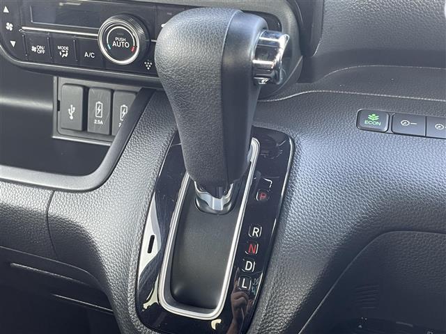 N-BOXカスタム G・Lホンダセンシング 禁煙車/純正9インチナビ/バックカメラ/片側電動スライド/LEDヘッドライト/リアソナー/ビルトインETC/純正マット/ドアバイザー/リアサンシェード/プッシュスタート/スマートキー(17枚目)