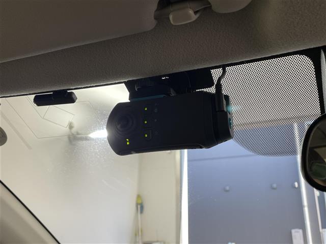 シエンタ ハイブリッドＧ　禁煙車／純正７インチナビ／両側電動スライドドア／バックカメラ／ＬＥＤヘッドライト／オートライト／オートハイビーム／衝突軽減／レーンキープ／シートヒーター／３６０°ドラレコ／ビルトインＥＴＣ（9枚目）