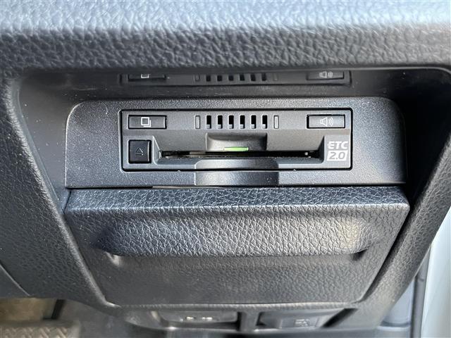 ヴォクシー ＺＳ　煌ＩＩＩ　禁煙車／純正９型ナビ／バックカメラ／両側パワースライドドア／ハーフレザーシート／クルーズコントロール／ＬＥＤヘッドライト／オートマチックハイビーム／クリアランスソナー／ビルトインＥＴＣ２．０（7枚目）