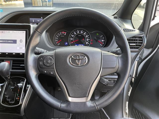 ヴォクシー ＺＳ　煌ＩＩＩ　禁煙車／純正９型ナビ／バックカメラ／両側パワースライドドア／ハーフレザーシート／クルーズコントロール／ＬＥＤヘッドライト／オートマチックハイビーム／クリアランスソナー／ビルトインＥＴＣ２．０（9枚目）