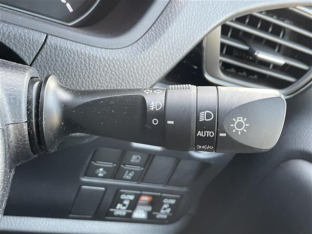 ヴォクシー ＺＳ　煌ＩＩＩ　禁煙車／純正９型ナビ／バックカメラ／両側パワースライドドア／ハーフレザーシート／クルーズコントロール／ＬＥＤヘッドライト／オートマチックハイビーム／クリアランスソナー／ビルトインＥＴＣ２．０（13枚目）