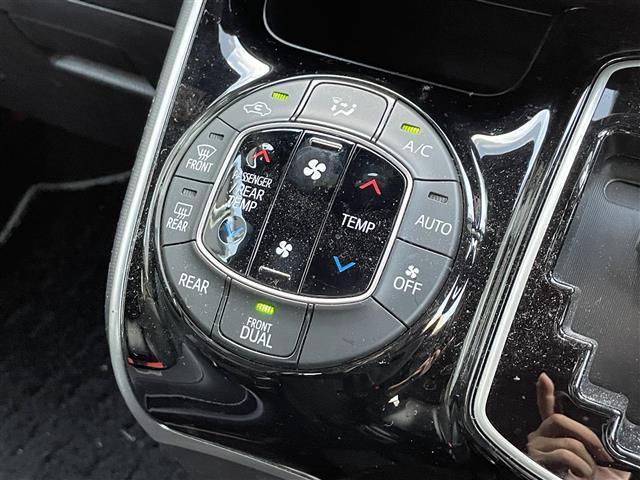 ヴォクシー ＺＳ　煌ＩＩＩ　禁煙車／純正９型ナビ／バックカメラ／両側パワースライドドア／ハーフレザーシート／クルーズコントロール／ＬＥＤヘッドライト／オートマチックハイビーム／クリアランスソナー／ビルトインＥＴＣ２．０（14枚目）